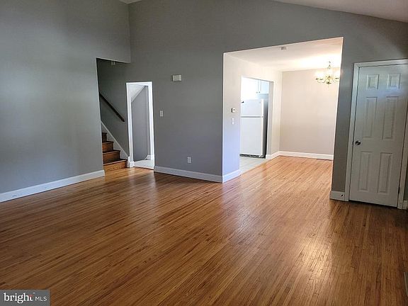 5th image of 215 Woodland Ave