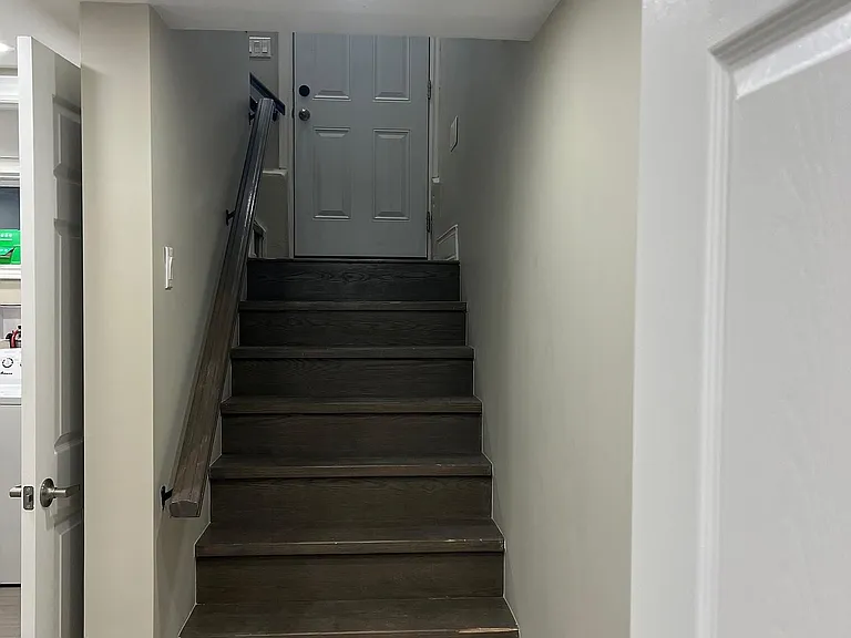 23 Irwin Ave — Photo 12