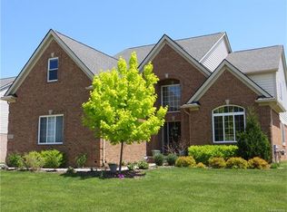 6828 Merrick Dr, Troy, MI 48098