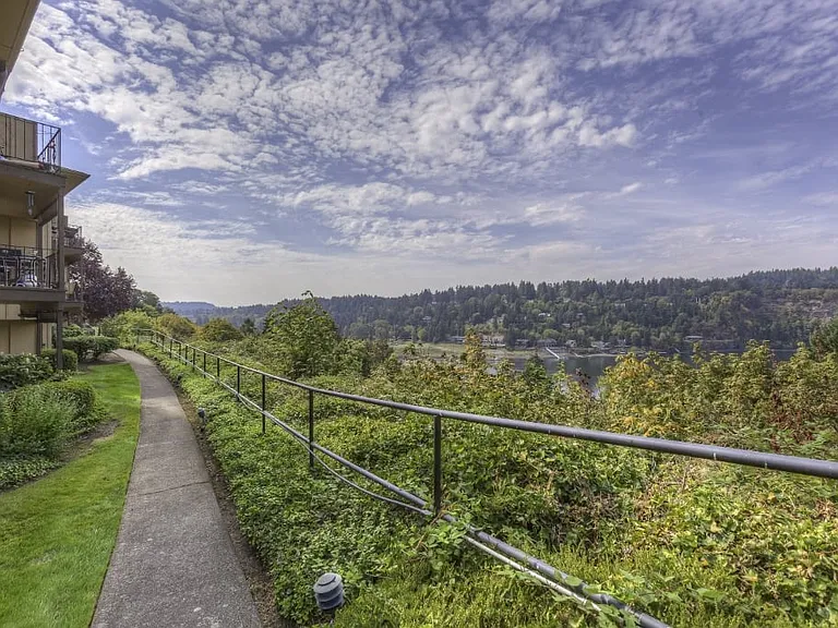Overlook at the Willamette — Photo 25