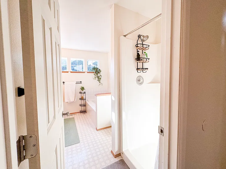 6832 Townsend Ln NE — Photo 37