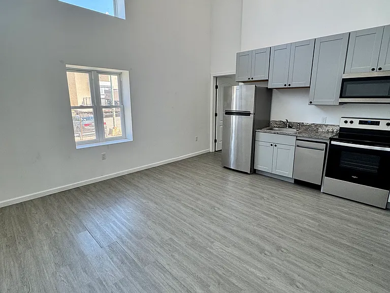 235 East St #8 — Photo 1