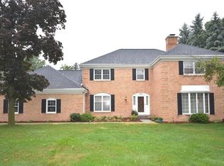 18980 Glen Kerry Dr, Brookfield, WI 53045