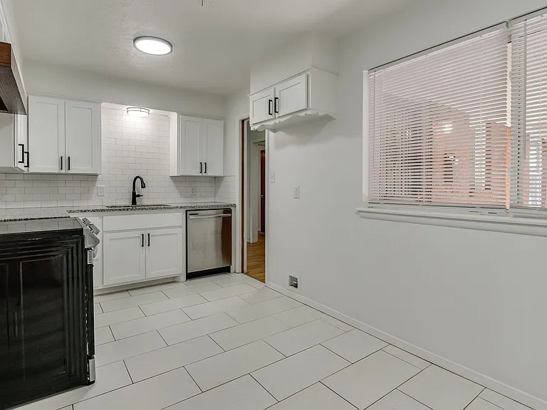 3516 Mount Pleasant Dr — Photo 17