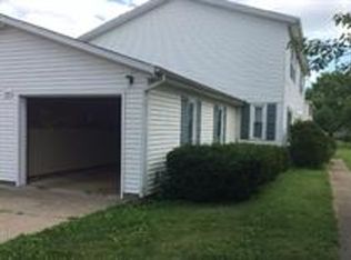 706 Crescent Dr #B, Champaign, IL 61821