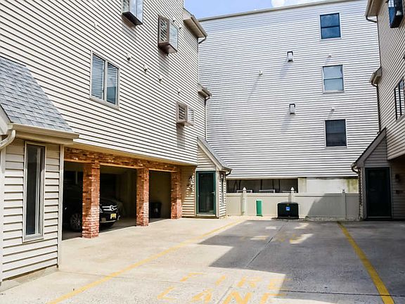 5th image of 129 Hiering Ave #D16