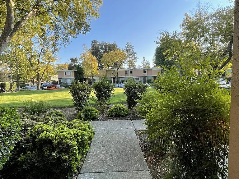 1575 Drake Dr — Photo 1