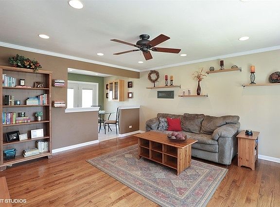 2nd image of 301 Bridgewood Dr