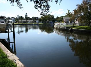 9300 Treasure Ln NE, Saint Petersburg, FL 33702