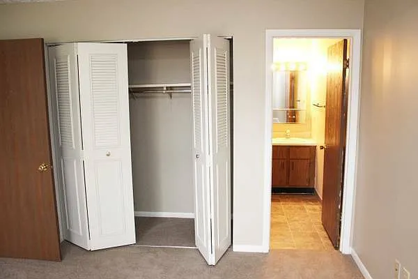 Cross Lakes Apartments — Photo 73