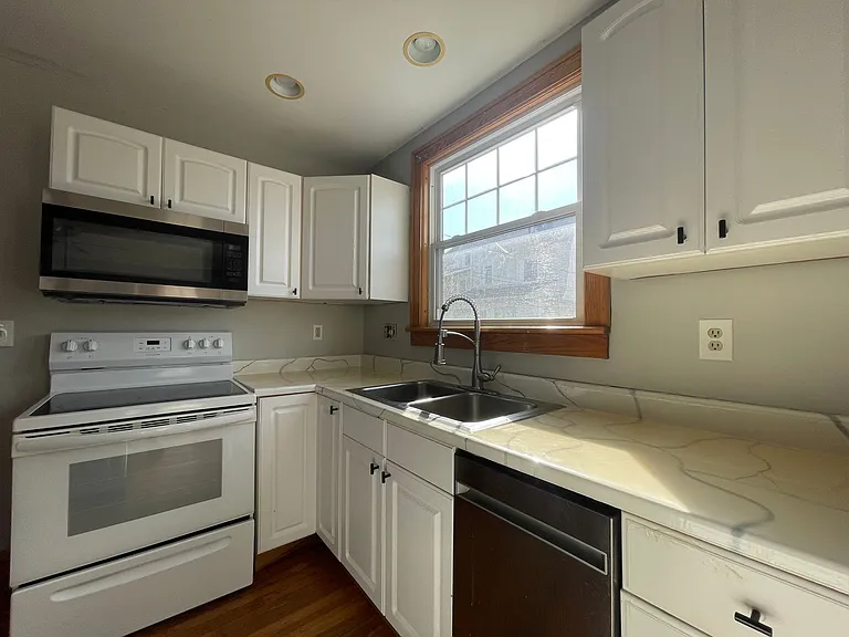 1143 Cranford Ave — Photo 5