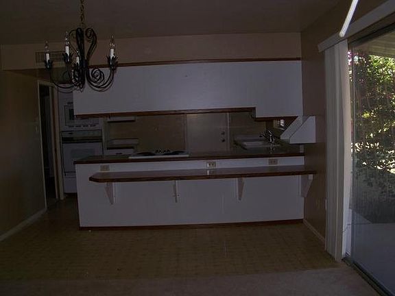 3rd image of 384 W Mesquite St