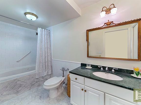 5th image of 35 Sutton Pl APT 8G