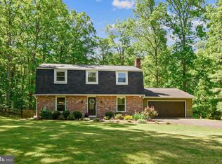 123 Lake Dr, Sterling, VA 20164