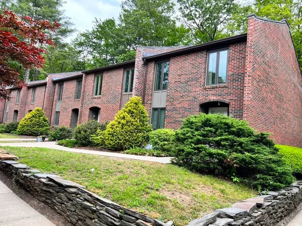 7 Chadwick Ct, Amherst, MA 01002