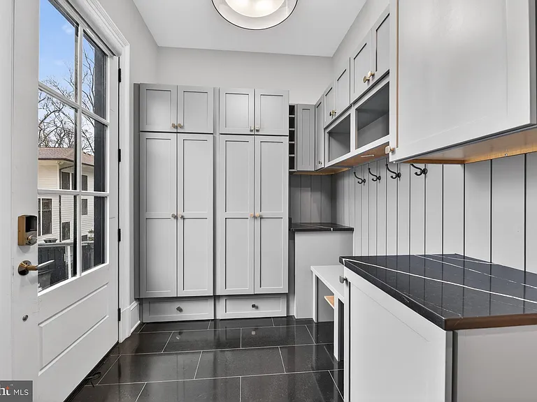 7002 River Oaks Dr — Photo 16