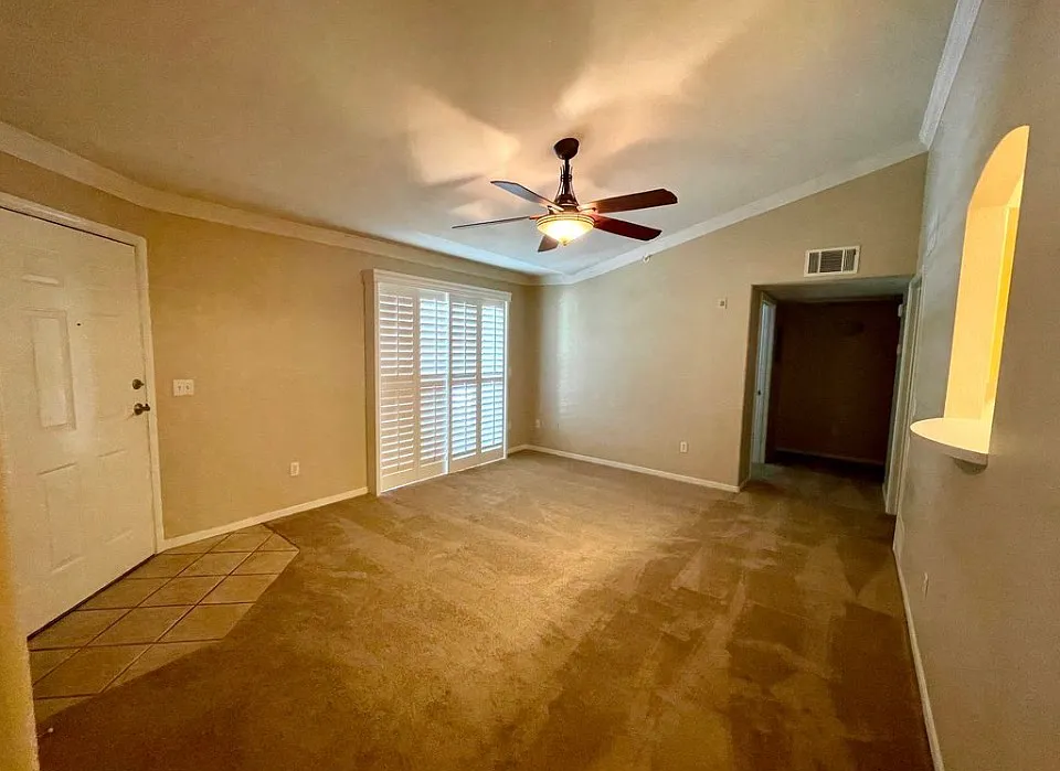 2 bed, 930 sqft, $1,800 — Photo 3