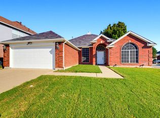 427 Watertown Ln, Arlington, TX 76002
