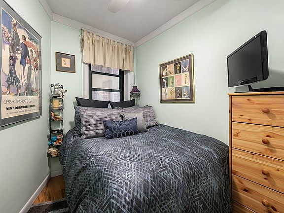 4th image of 334 E 77th St APT 7