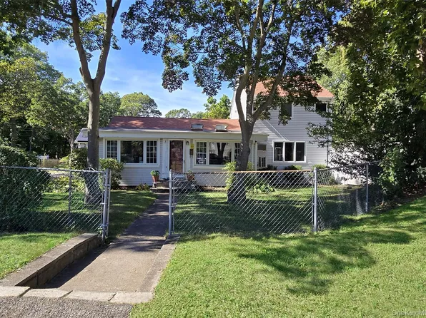 3 Broadway, Ronkonkoma, NY 11779