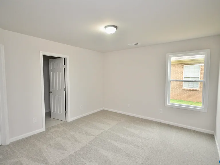 160 Swansea Ln — Photo 5