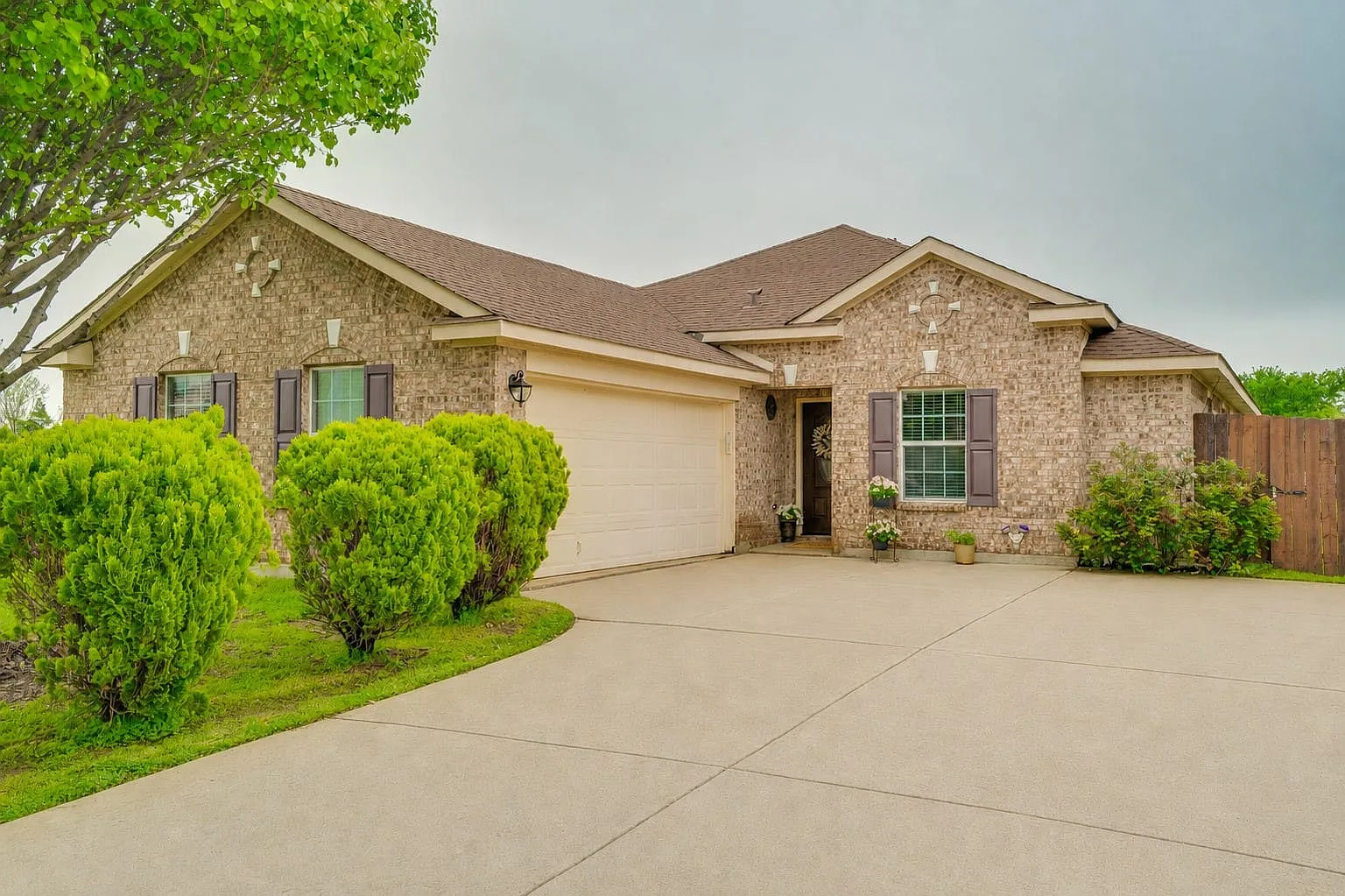 3 bed, 2.0 bath, 1983 sqft, $2,450 — Photo 1