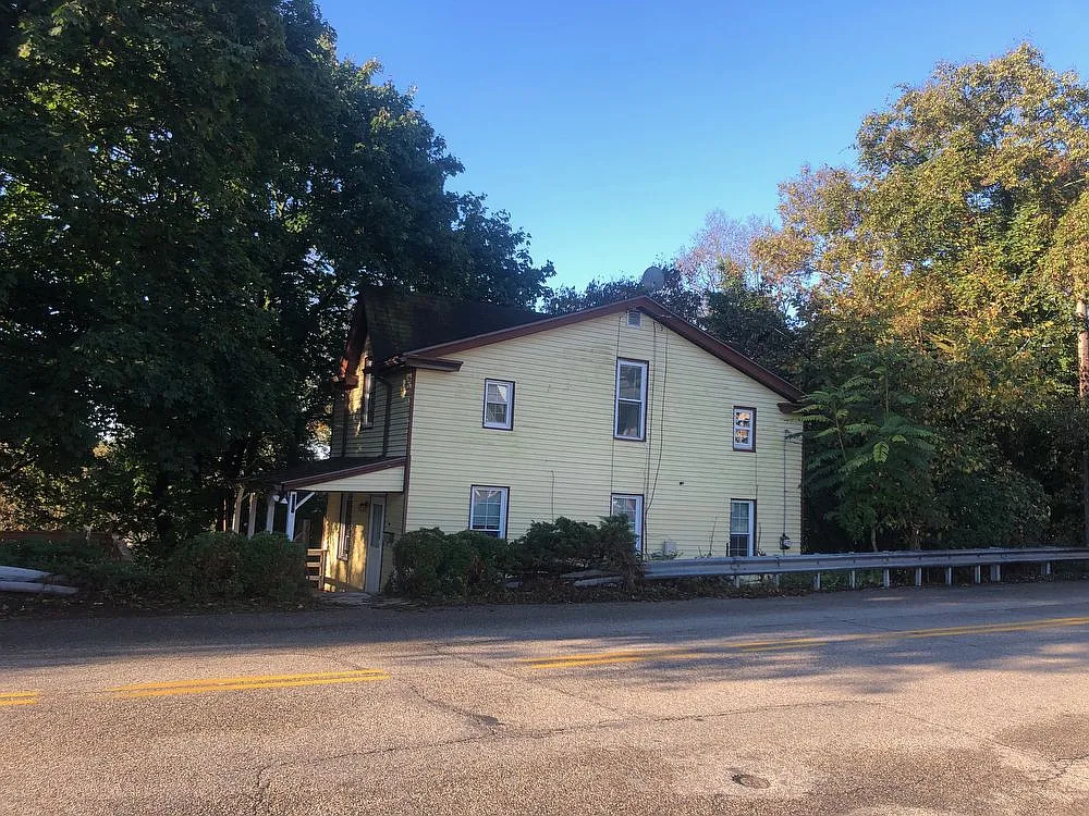 502 State St photo 1