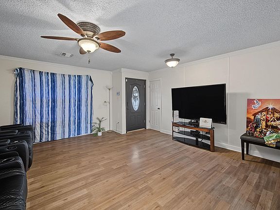 5th image of 115 Elm Dr