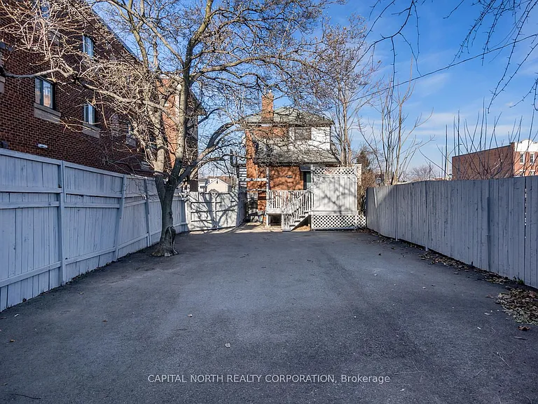 556 King St E #3 — Photo 23