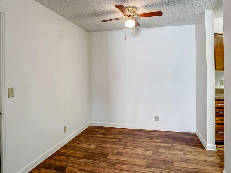 Foxcroft Apartments — Photo 7