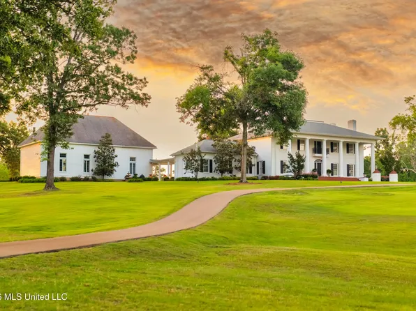 530 State Highway 15 N, Blue Mountain, MS 38610