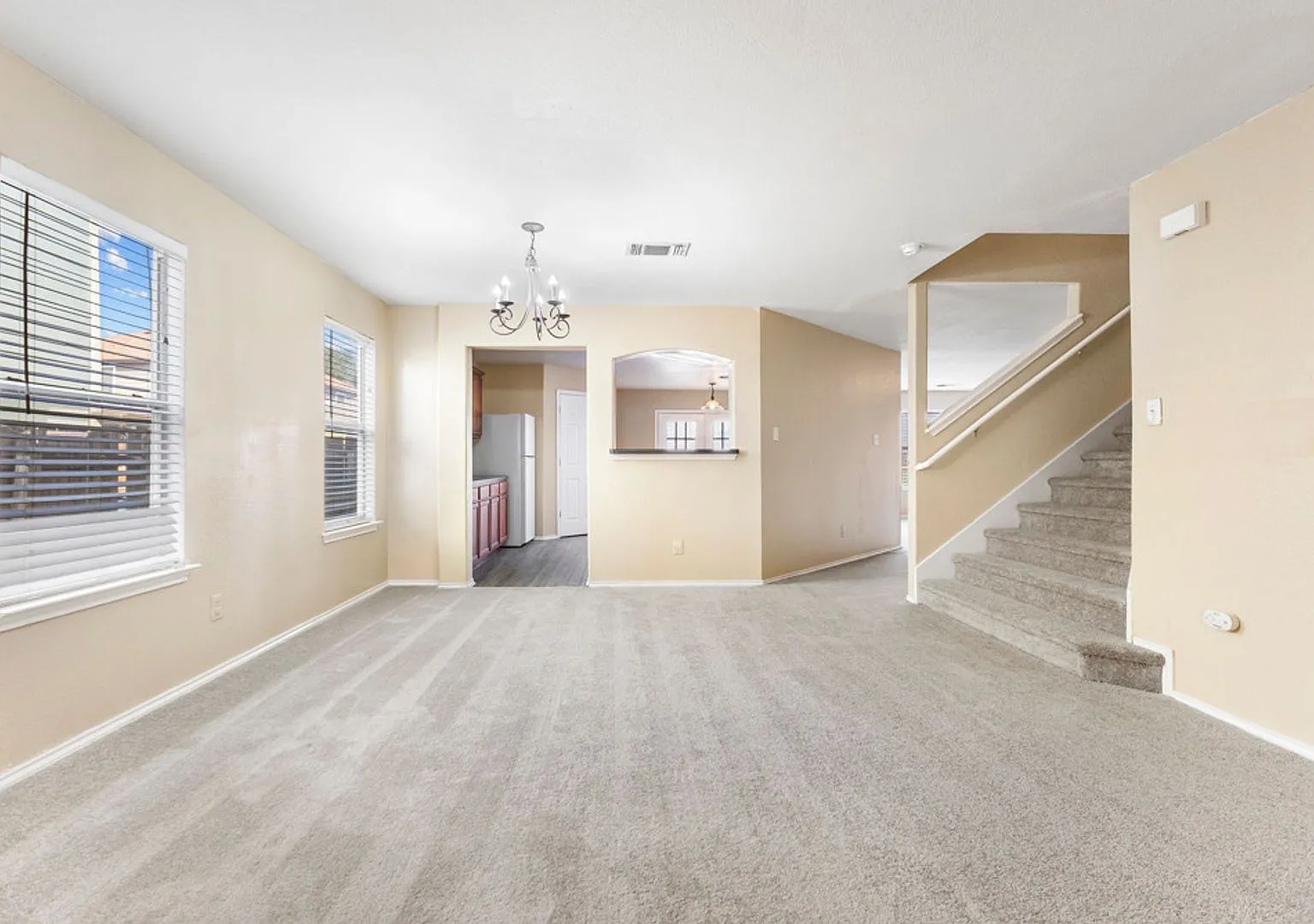 Stylish & Spacious 4-Bedroom Home — Photo 4