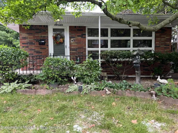 7 Norwood Ct, Staten Island, NY 10304