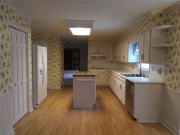 4th image of 3858 Allenhurst Dr