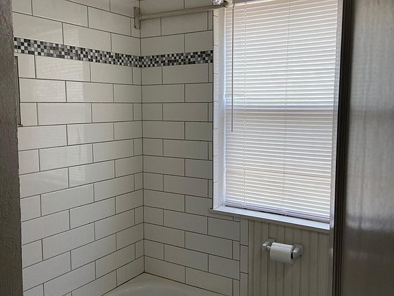 5th image of 3316 N Robinson Ave APT 3