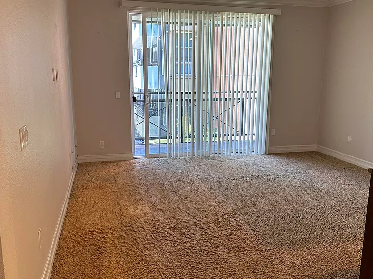 525 11th Ave #525 — Photo 6