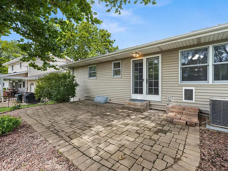 2526 W Huntington Dr — Photo 30