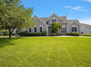 1005 Saddlebrook Dr, Bloomington, IL 61704