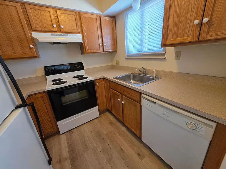 2222 Sherwood Ave #17 — Photo 6