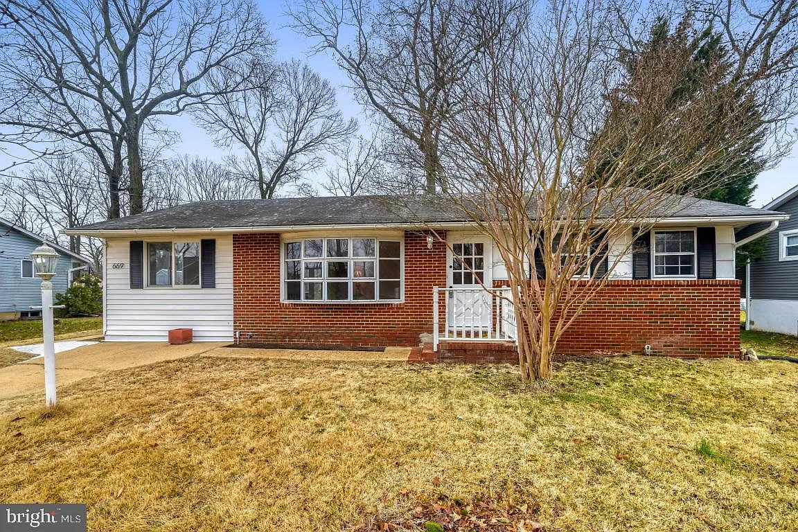 669 Cedar Dr photo 1