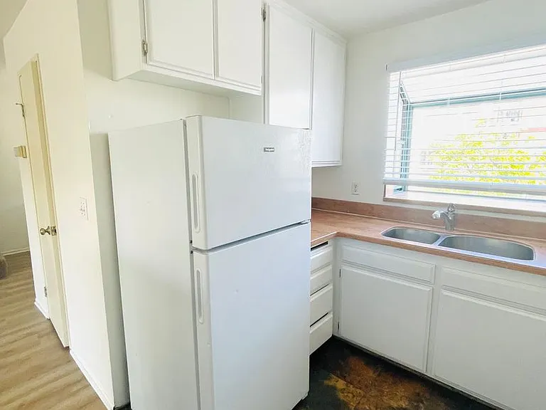 875 S B St — Photo 3