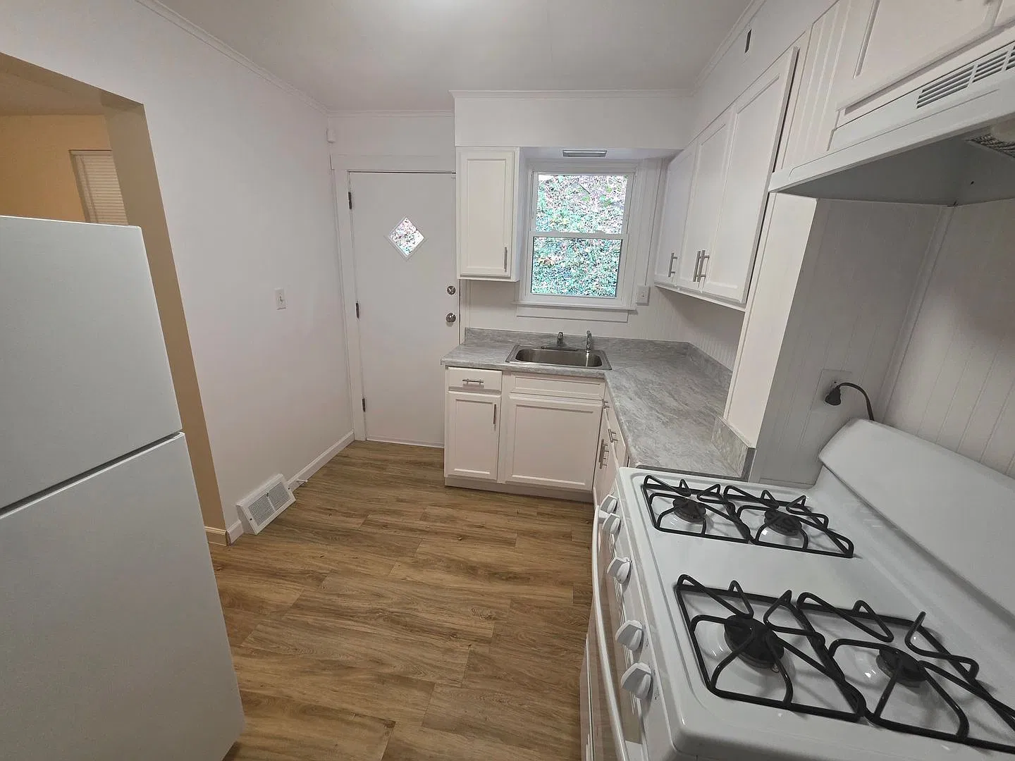 Freshly renovated townhome with modern updates and plenty of charm! — Photo 2