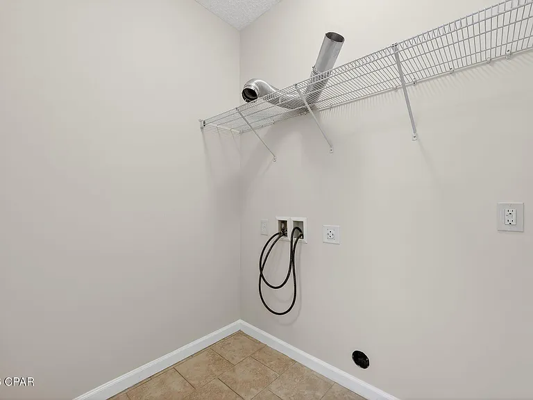 2605 Avondale Ct — Photo 12