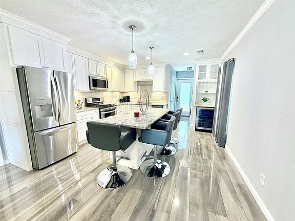 5th image of 8821 Woodruff St