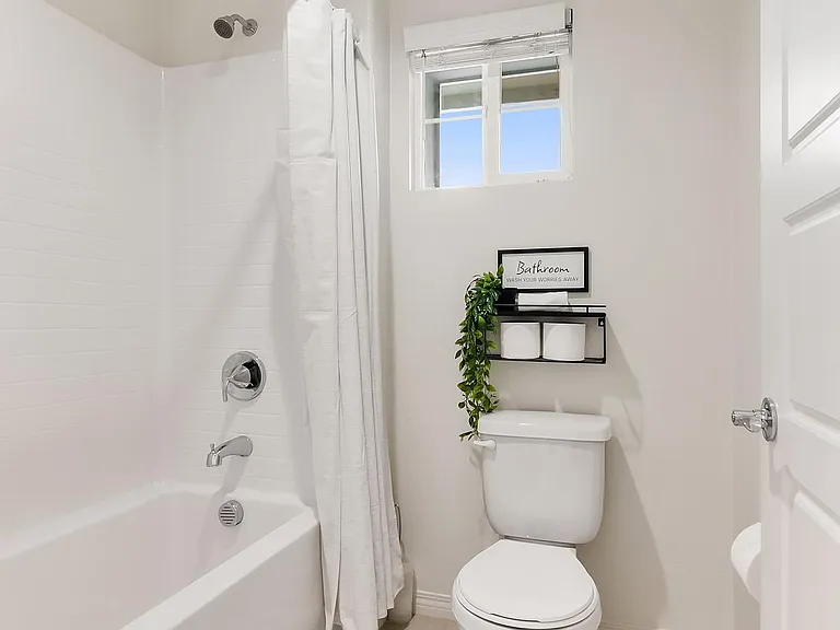 7284 Wembley St — Photo 31