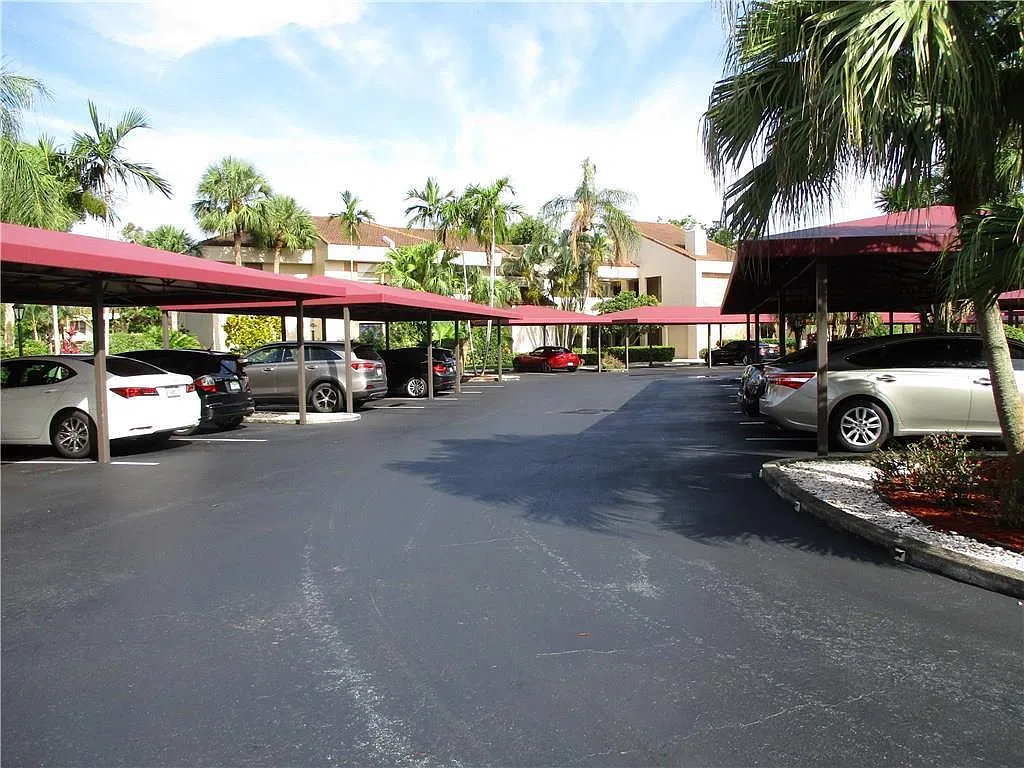 2 bed, 2.0 bath, 1323 sqft, $2,600 — Photo 4