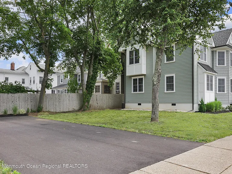 55 Hudson Ave — Photo 20