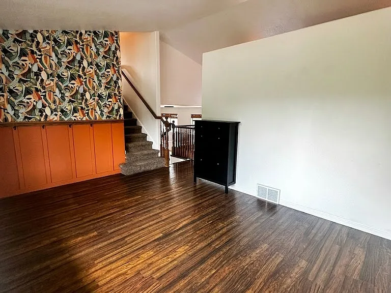 307 N Marion St W — Photo 2