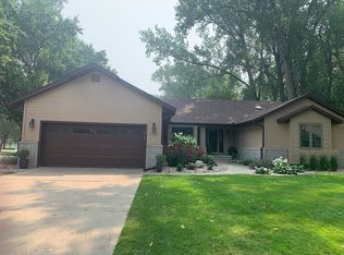 622 E Saint Andrews Cir, Dakota Dunes, SD 57049