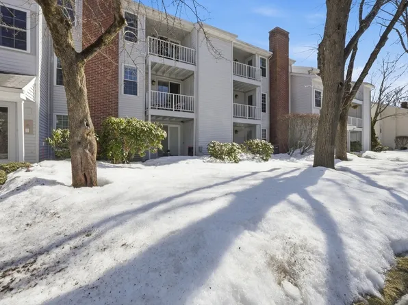 30 Walden Dr APT 7, Natick, MA 01760